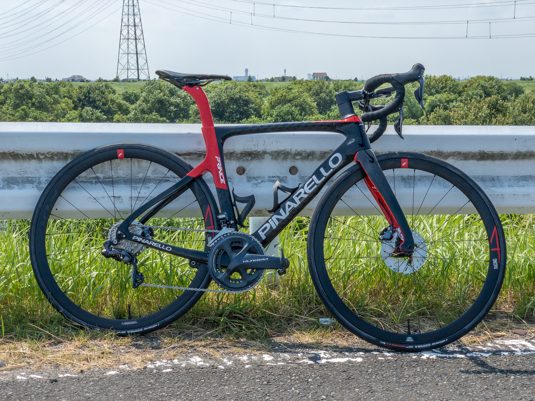 新車 Pinarello Prince Disk 19 Seがロードバイクに乗る